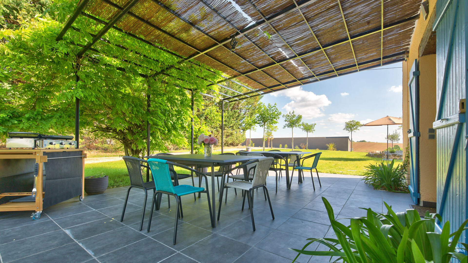 Patio, Gite La Maison Bleue, Savignac-Mona, Lombez, Samatan, Savès, Gascogne, Gers, France