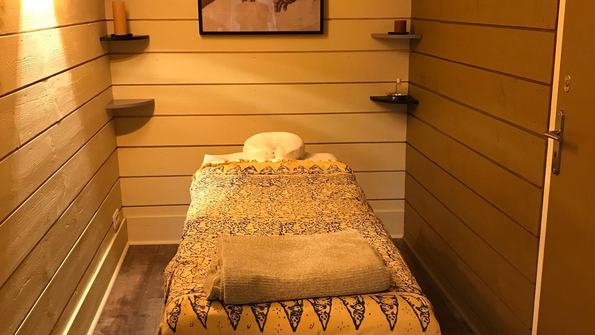 Massage room, Gite La Maison Bleue, Savignac-Mona, Lombez, Samatan, Savès, Gascogne, Gers, France